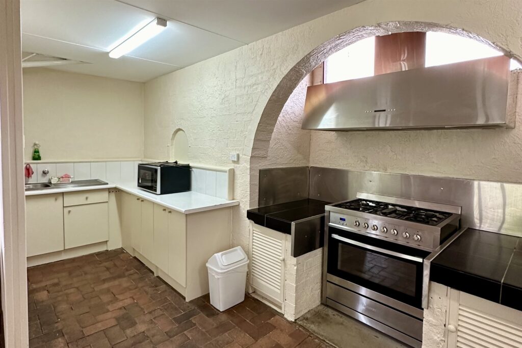 09-eaglehawk-park-camp-kitchen