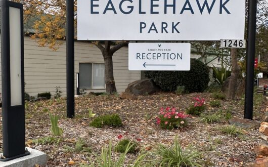 Eaglehawk Park entrance sign with an arrow pointing to Reception